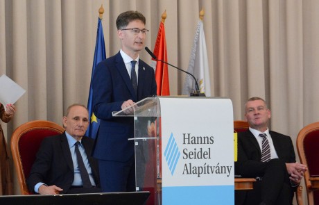 Rangos díjat kapott Fehérvár polgármestere a Magyar Önkormányzatok Szövetségétől